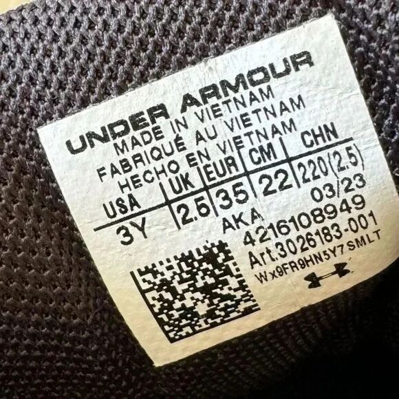 Under Armour  Boys Black White  Assert Alternate Closure Sz 3Y - Picture 11 of 13